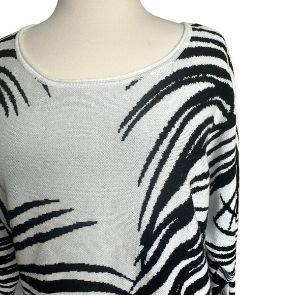 Zebra Print Sweater Scoop Neck Large 3/4 Batwing Sleeve Lightweight Rounded Hem - Picture 4 of 9